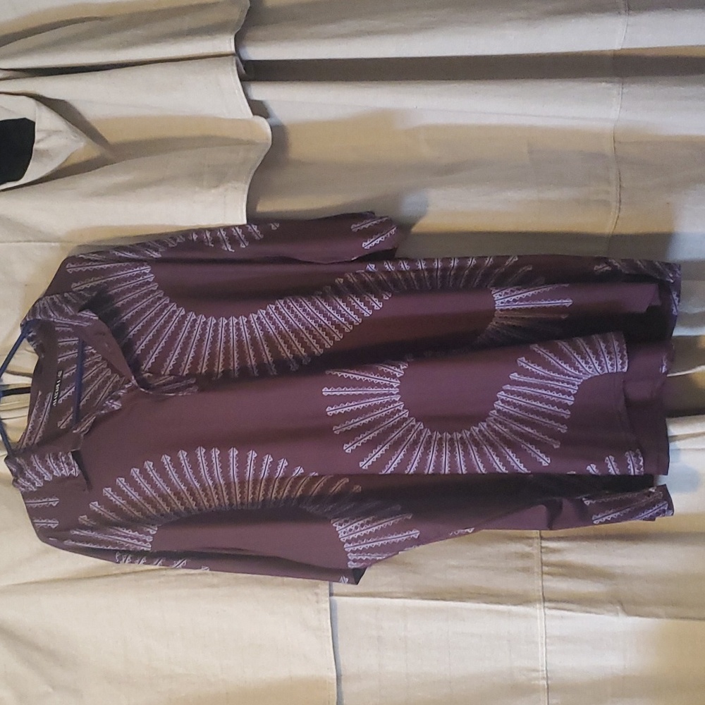 Mens Manaola Aloha Shirt. Size 4xl. Eggplant and light purple color.